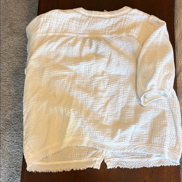 White Button-Up Top - Picture 4 of 4